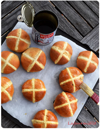hot cross buns, petit pain anglais de Pâques